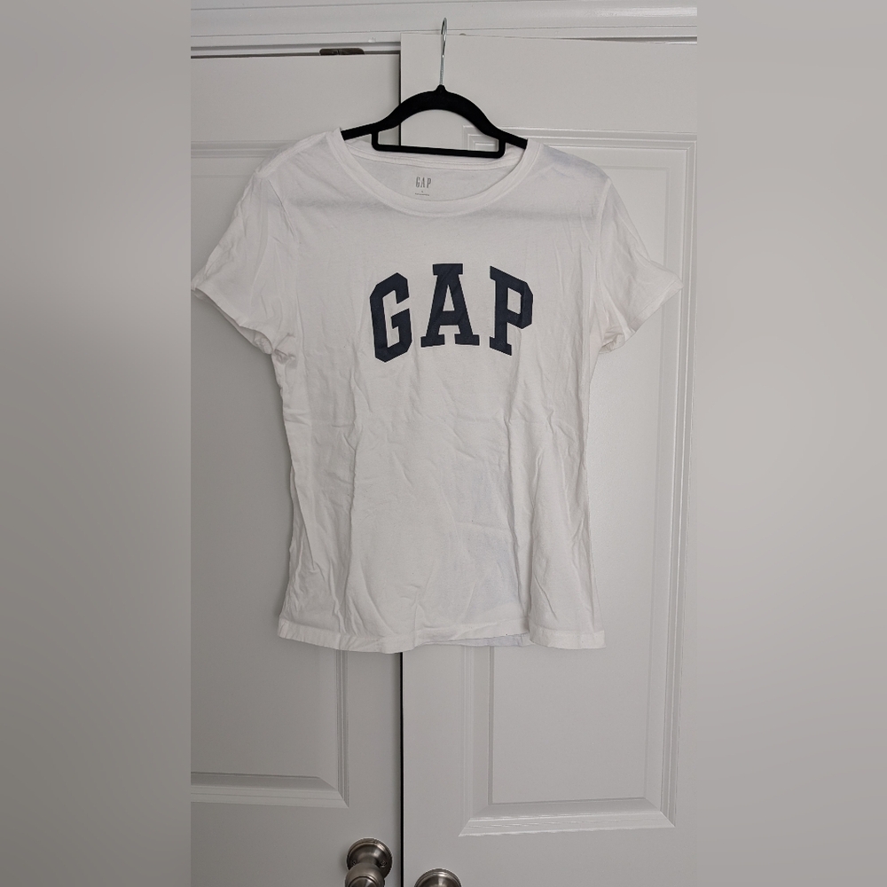 GAP Women's White Tee Size L
